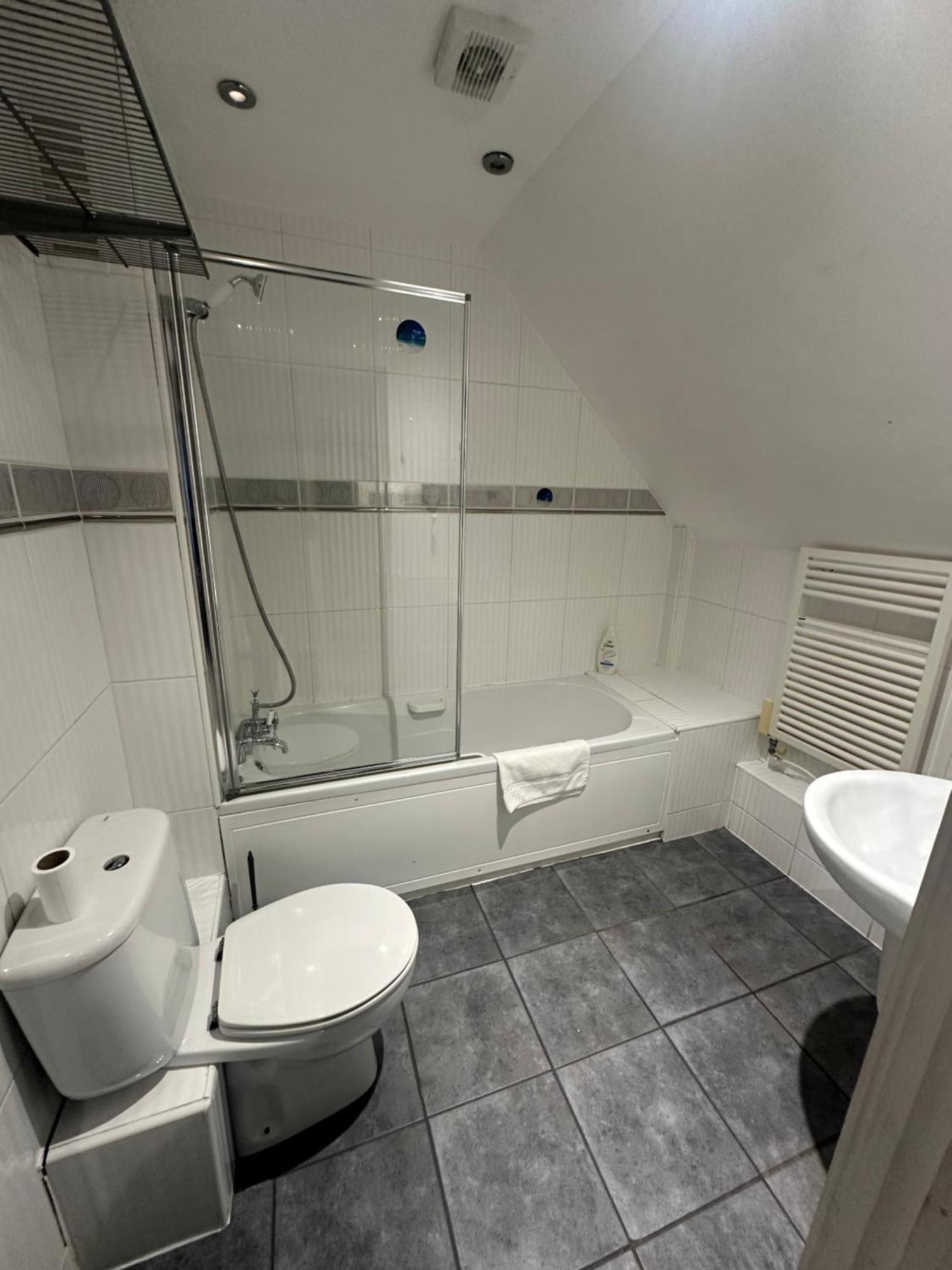 Contractor'S Suite - Free Private Parking And 2 Bath *