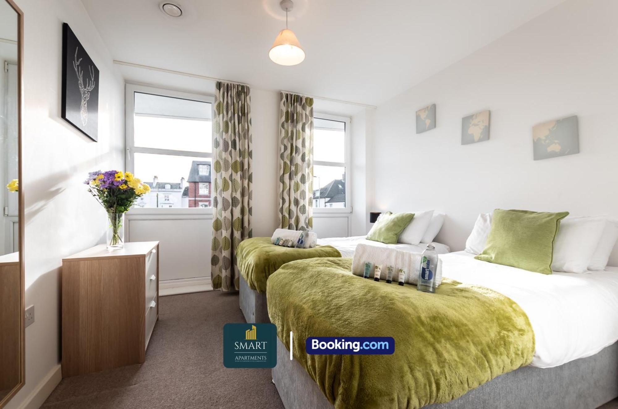 Spacious Center By Smart Short Lets & Serviced With Free Wifi