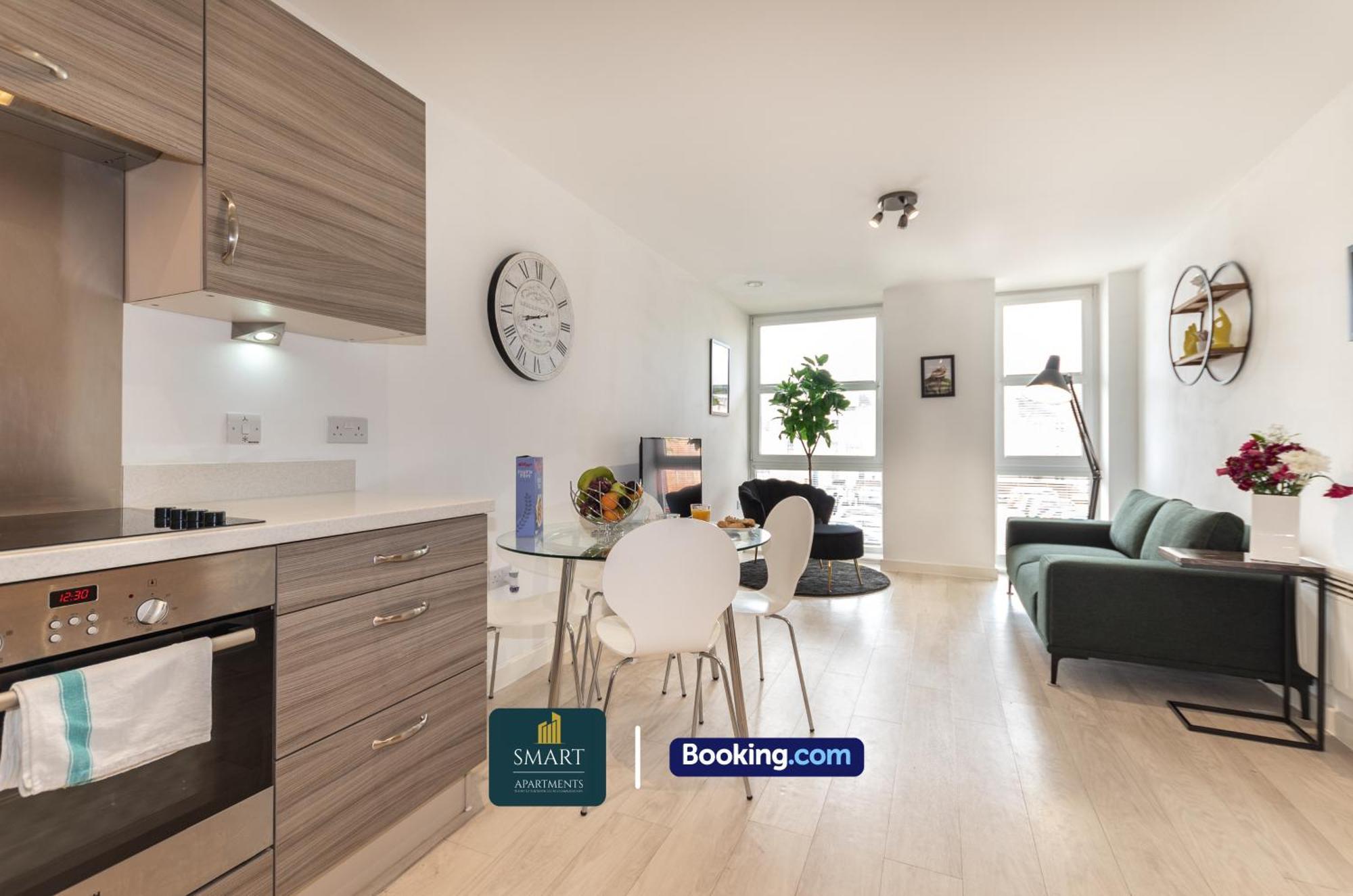 Spacious Center By Smart Short Lets & Serviced With Free Wifi Apartment *