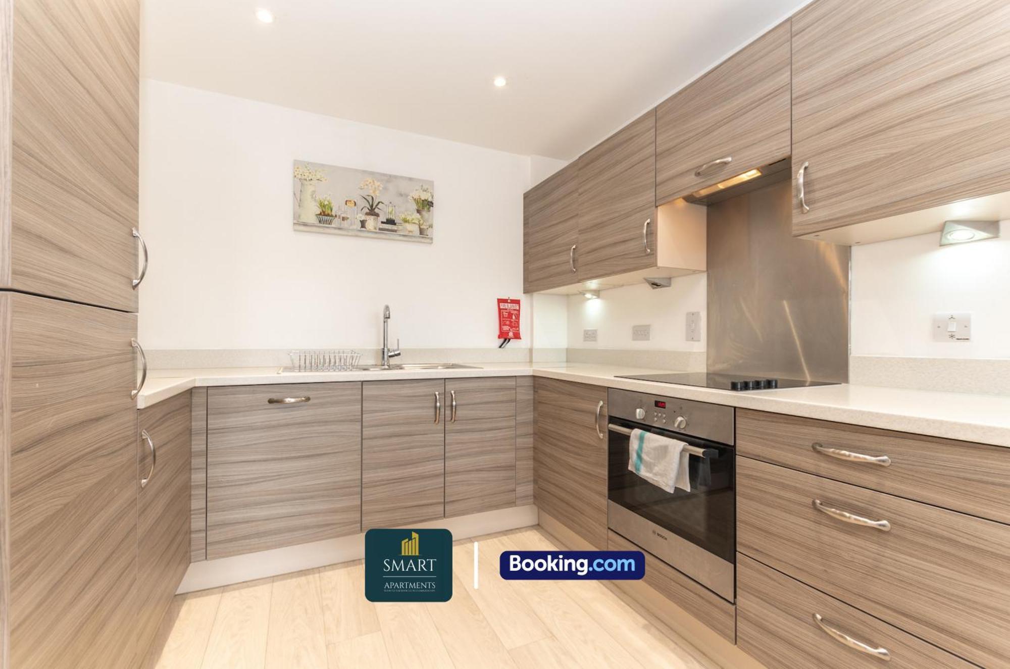 Apartment Spacious Center By Smart Short Lets & Serviced With Free Wifi