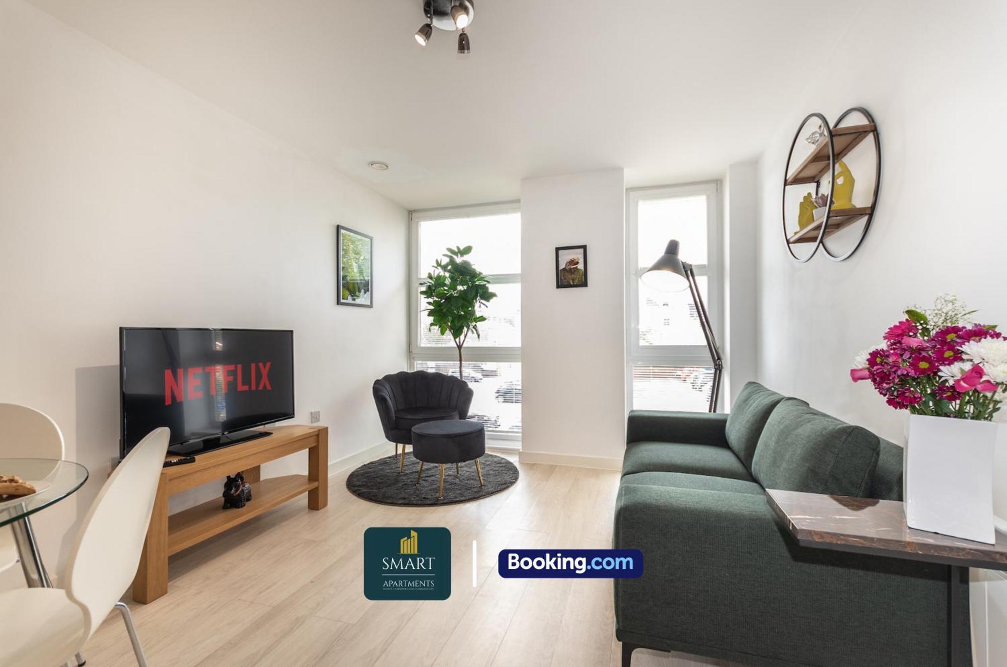 Apartment Spacious Center By Smart Short Lets & Serviced With Free Wifi *