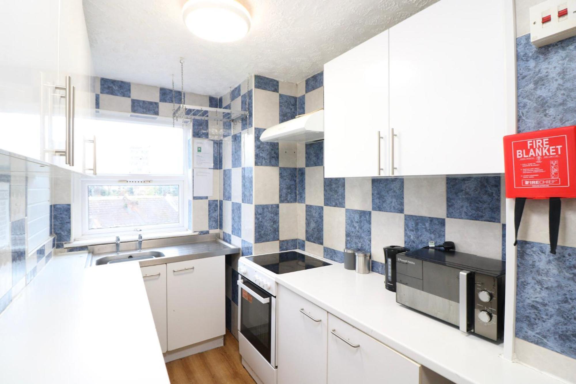 Tennyson Road 4 *