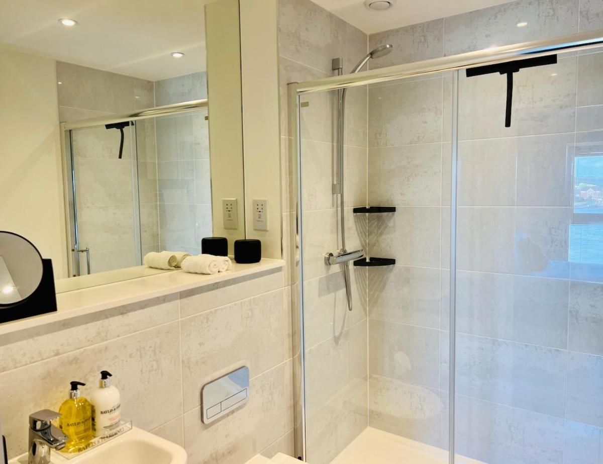 Apartment Upscale Contemporary - River Views
