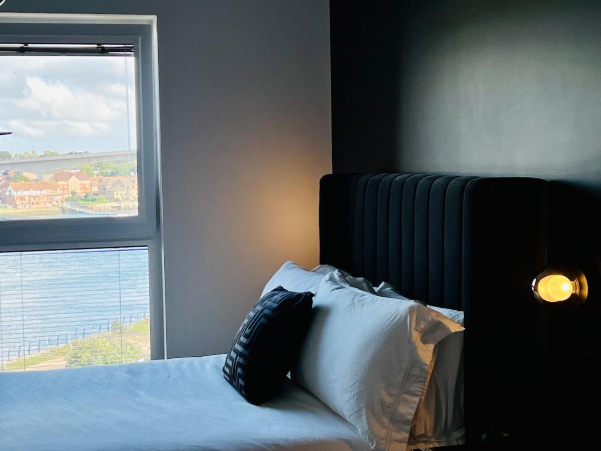 Apartment Upscale Contemporary - River Views Southampton