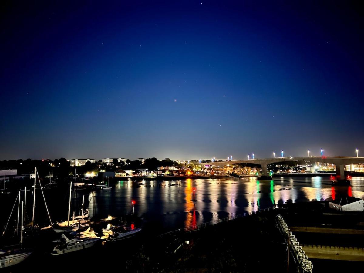 Upscale Contemporary - River Views Apartment