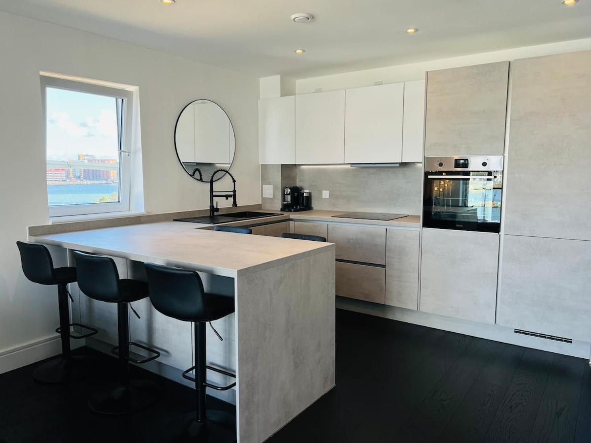 Upscale Contemporary - River Views * Southampton