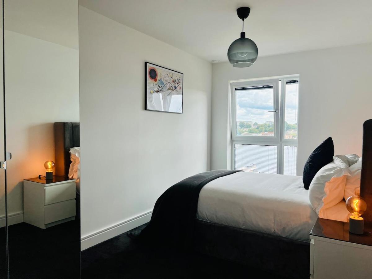 Upscale Contemporary - River Views Southampton