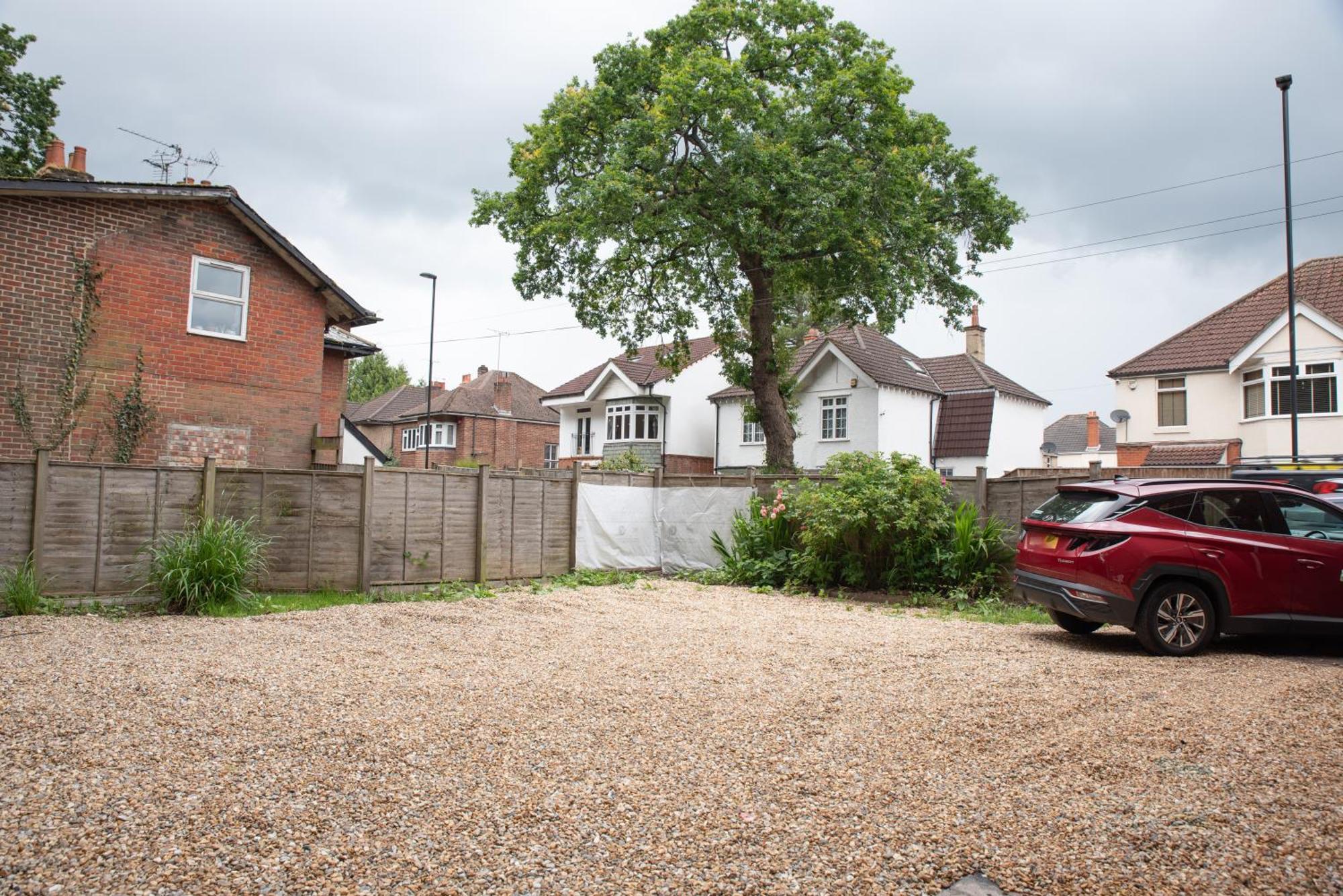 4 Bedrooms, Sleeps 8, Long Term Disc, Driveway *