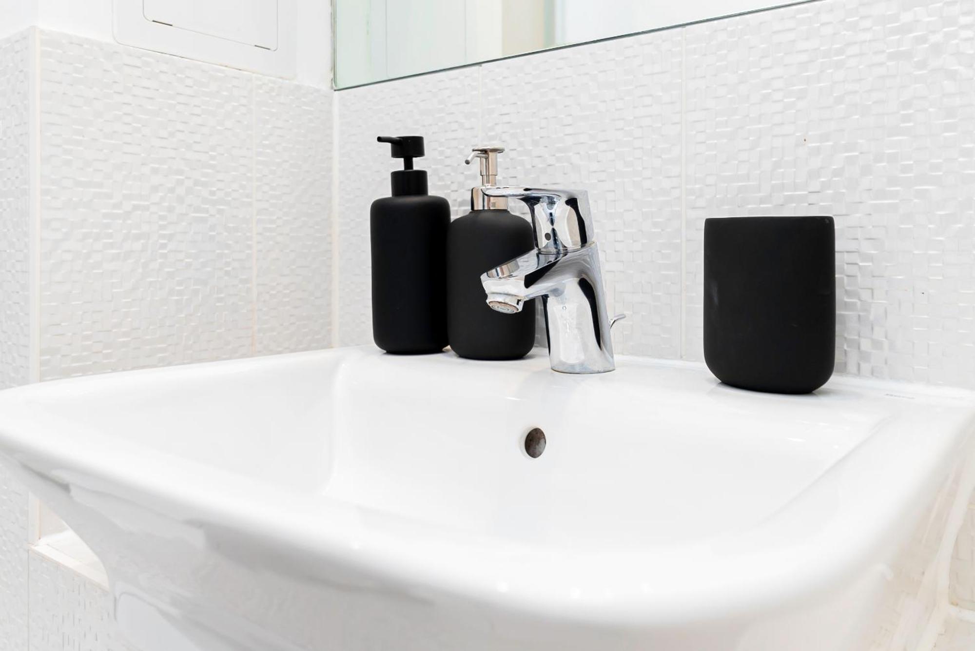 Casa de férias Modern 2Br Retreat In Southampton - Balcony, Free Parking & Wifi *