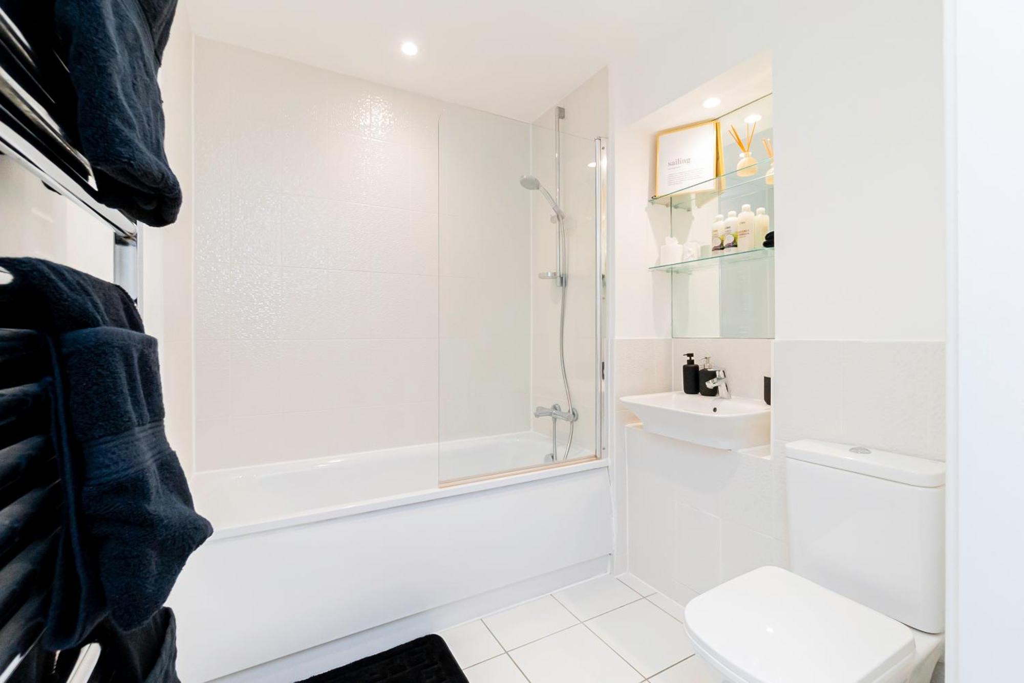 Casa de férias Modern 2Br Retreat In Southampton - Balcony, Free Parking & Wifi Southampton