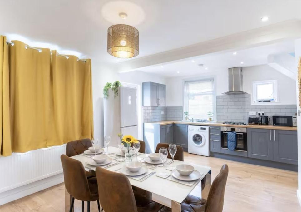 Bright, Cosy - 3 Beds, Parking, Virgin Wifi, Modern Southampton