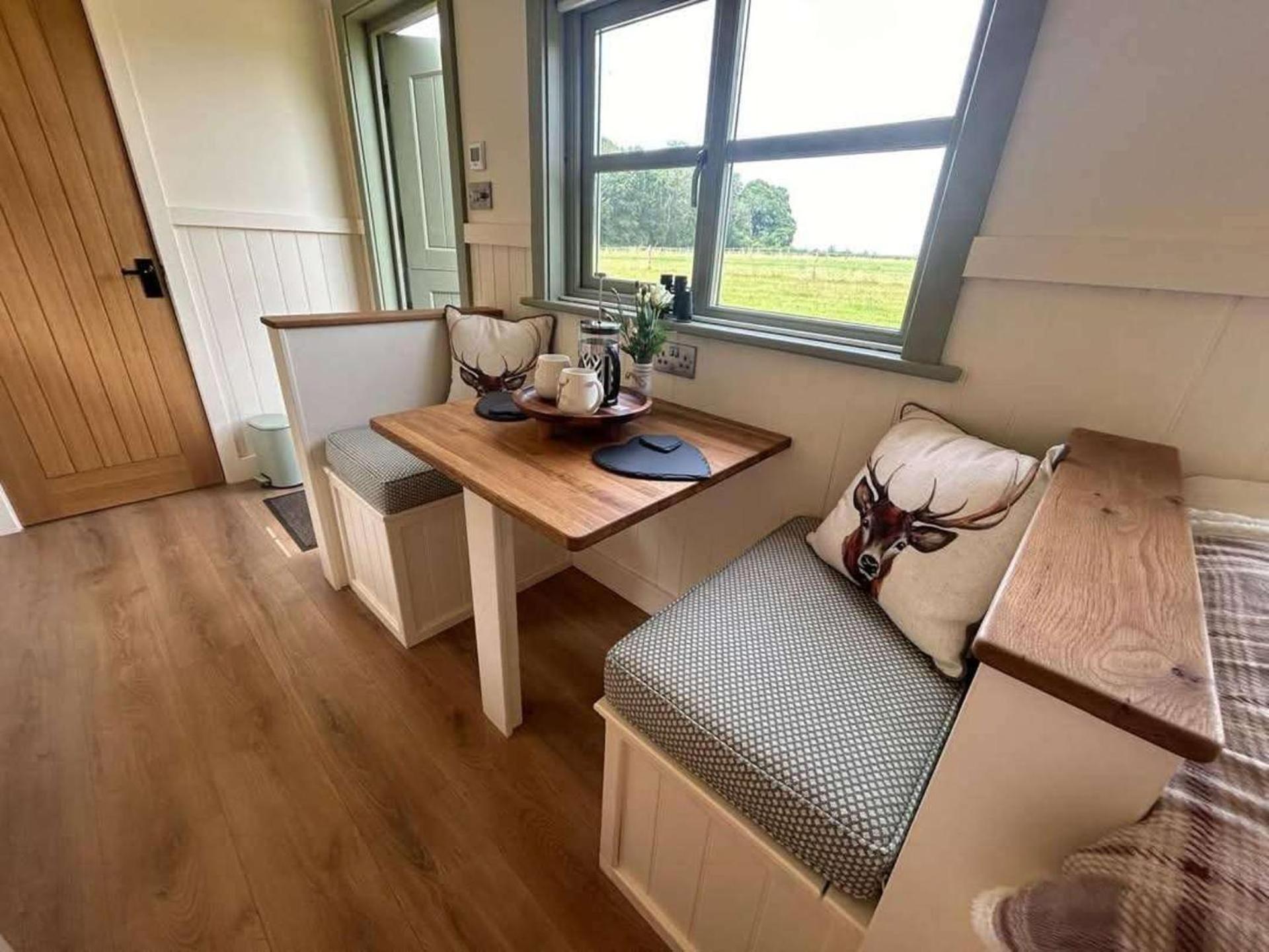 Luxury Shepherds Hut Set In A Countryside Setting Holiday home