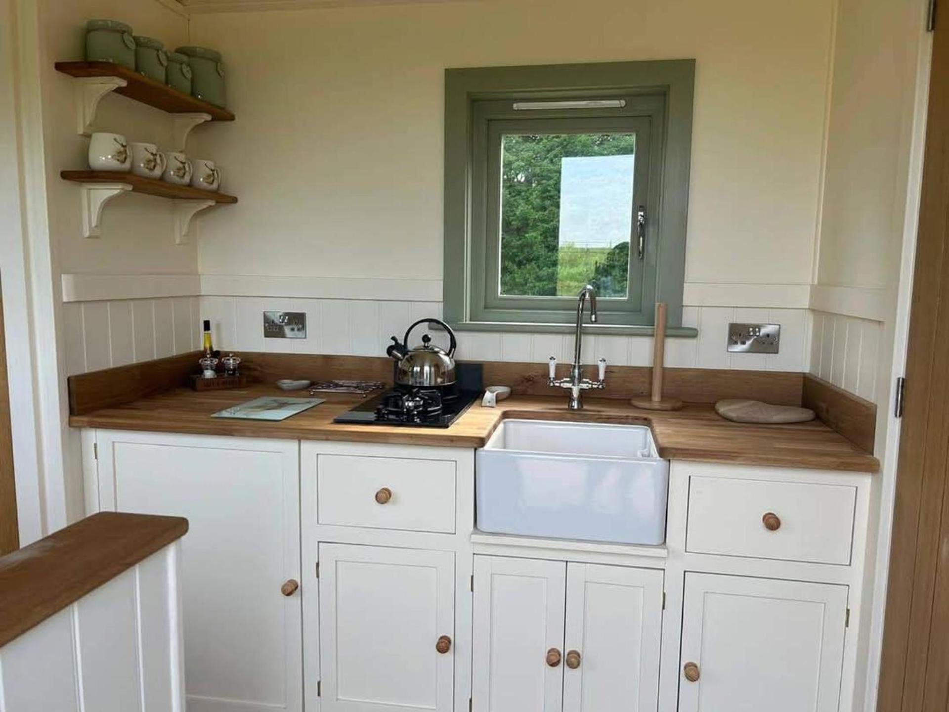 Luxury Shepherds Hut Set In A Countryside Setting Holiday home