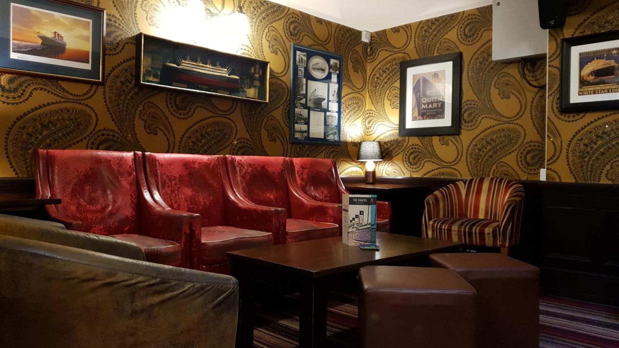 Inn The Grapes Pub
