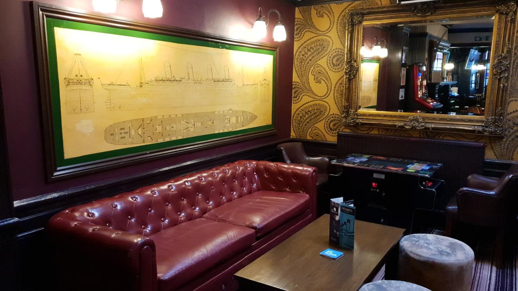 The Grapes Pub Inn