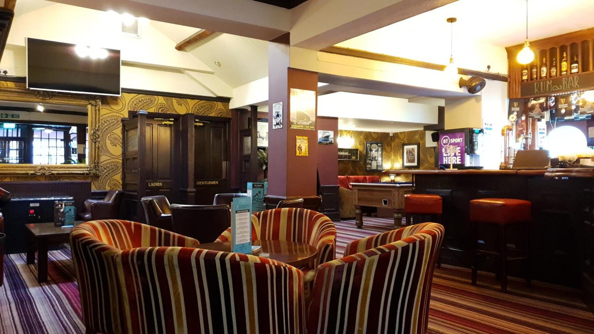 Inn The Grapes Pub