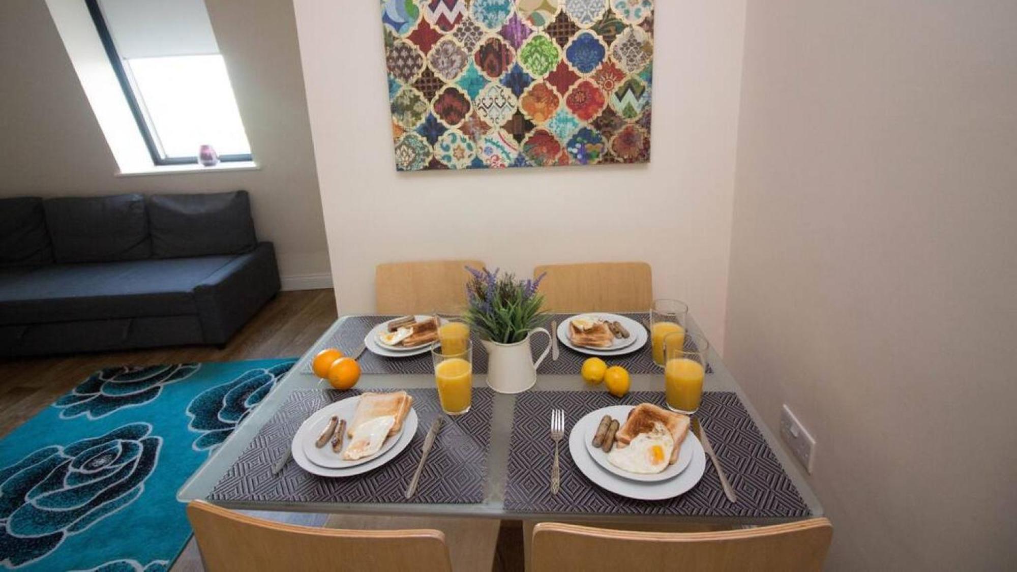 Stayzo Castle Point 18 - Premier Apartment *