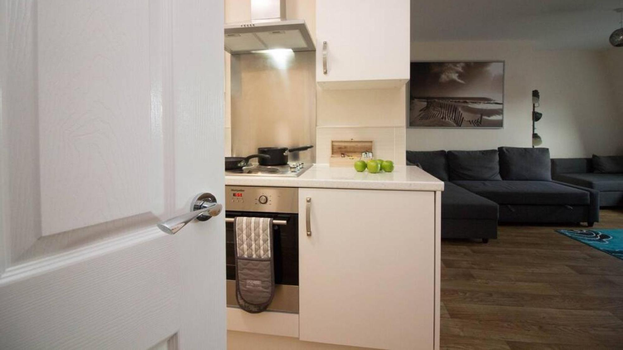Stayzo Castle Point 18 - Premier Apartment Southampton
