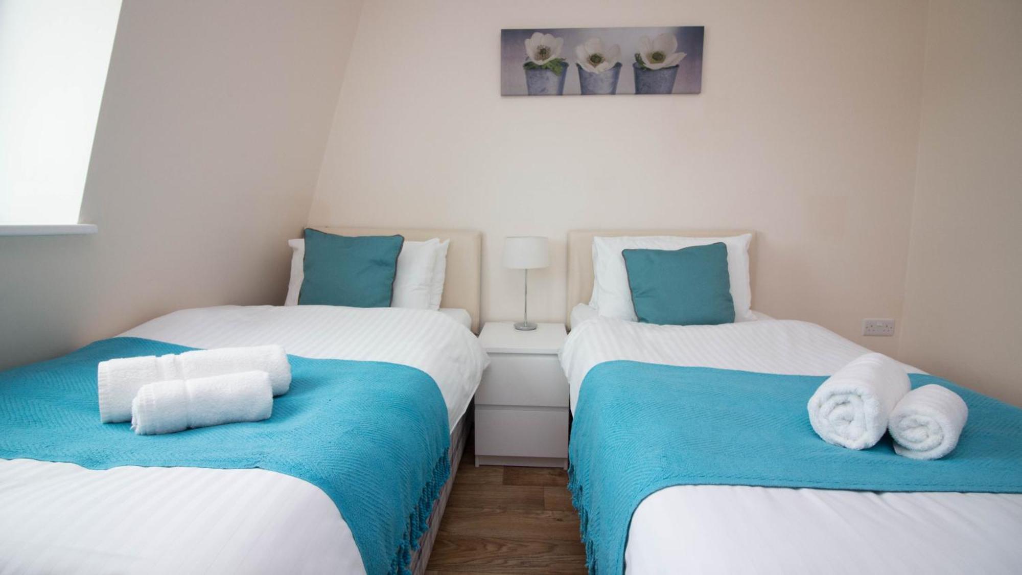 Stayzo Castle Point 18 - Premier Southampton