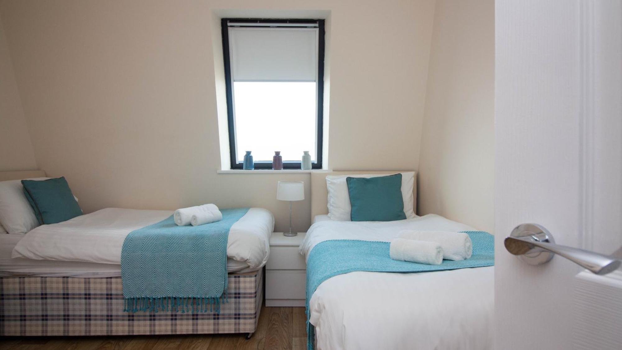 Stayzo Castle Point 18 - Premier Apartment *