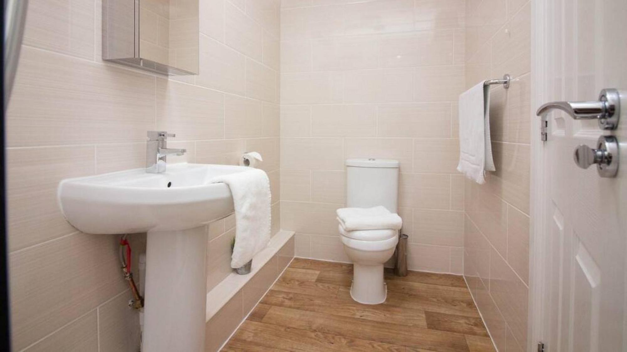 Stayzo Castle Point 18 - Premier Apartment *
