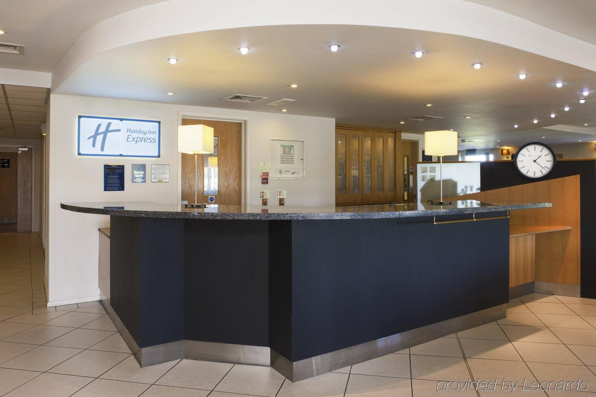 Express West By Ihg Hotel
