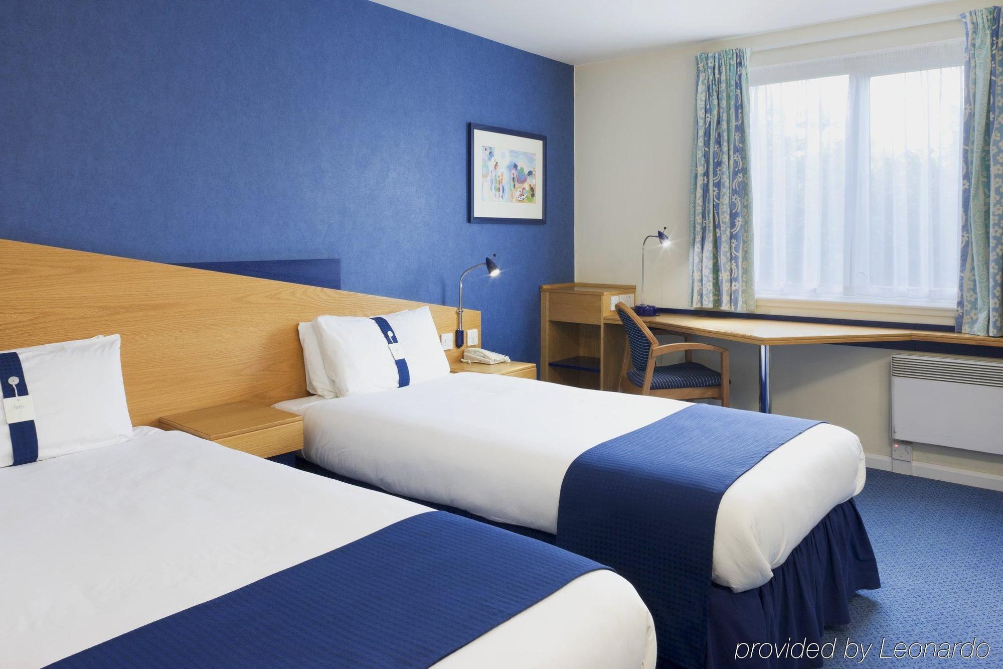 Express West By Ihg Hotel 3*