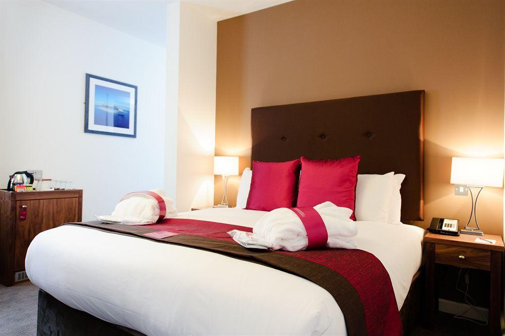 Mercure Centre Dolphin Hotel 4*