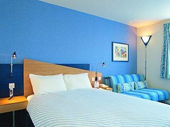 Express West By Ihg Hotel