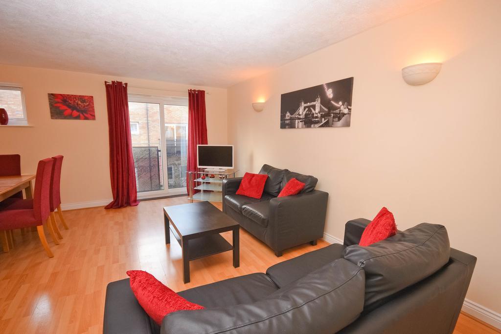Town Or Country - Clench Street Apartment *