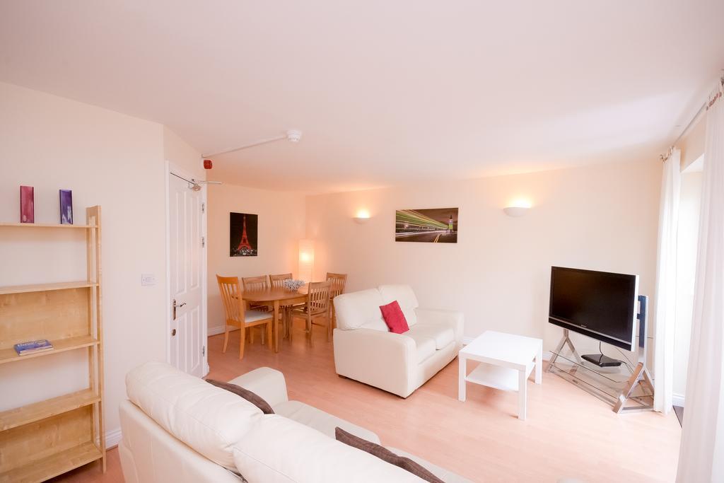 Town Or Country - Clench Street Apartment