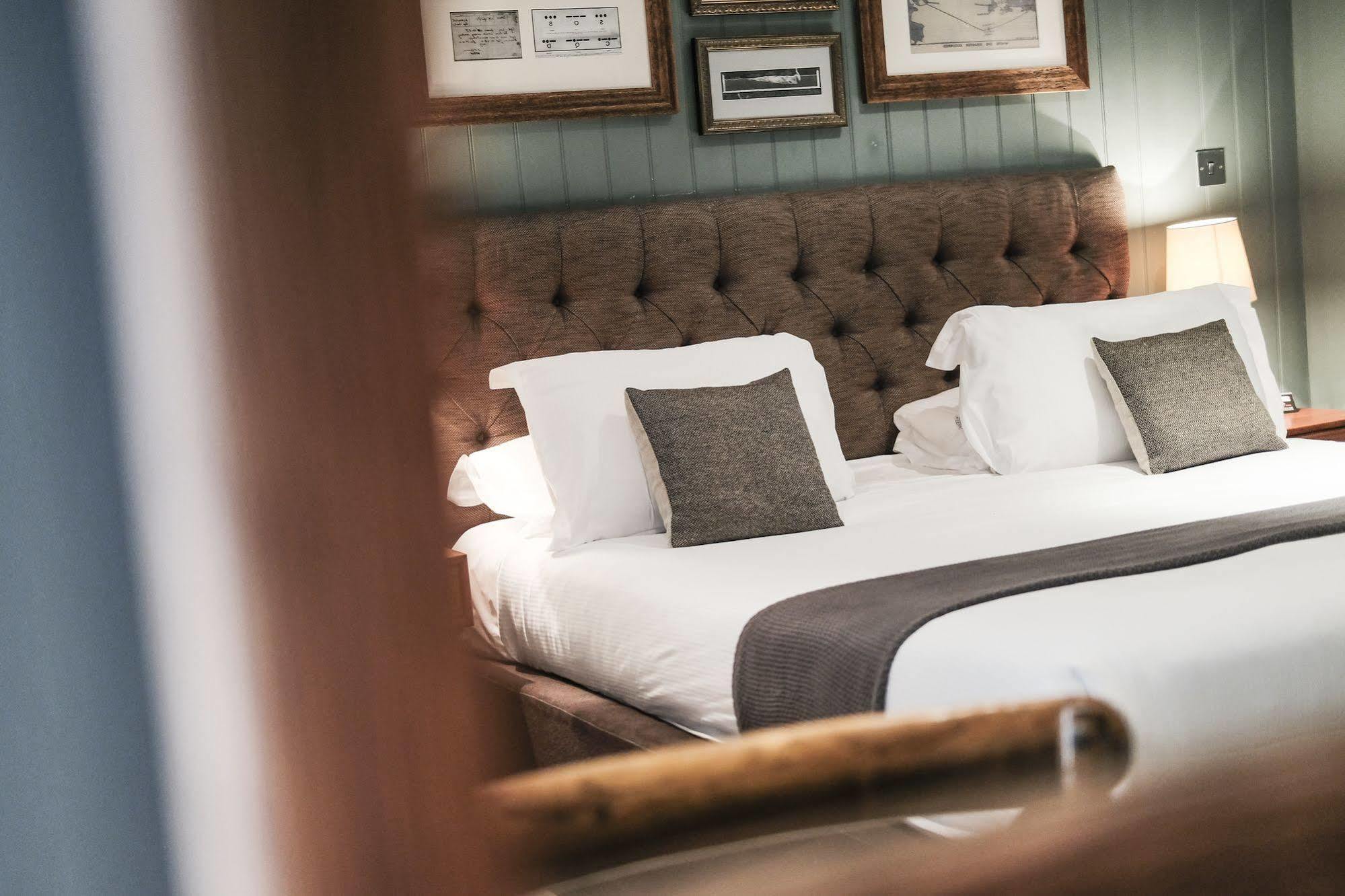 The White Star Tavern Hotel