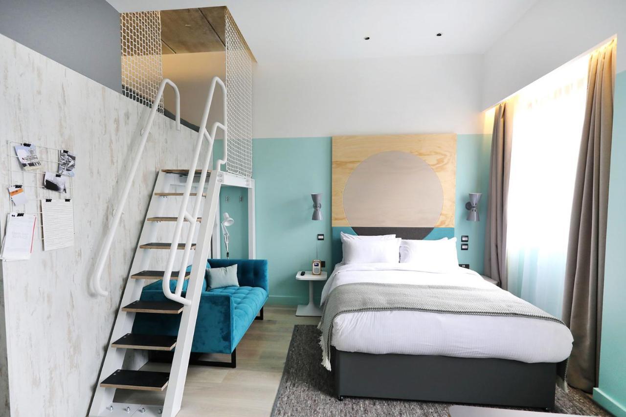 Room2 Hometel 4*
