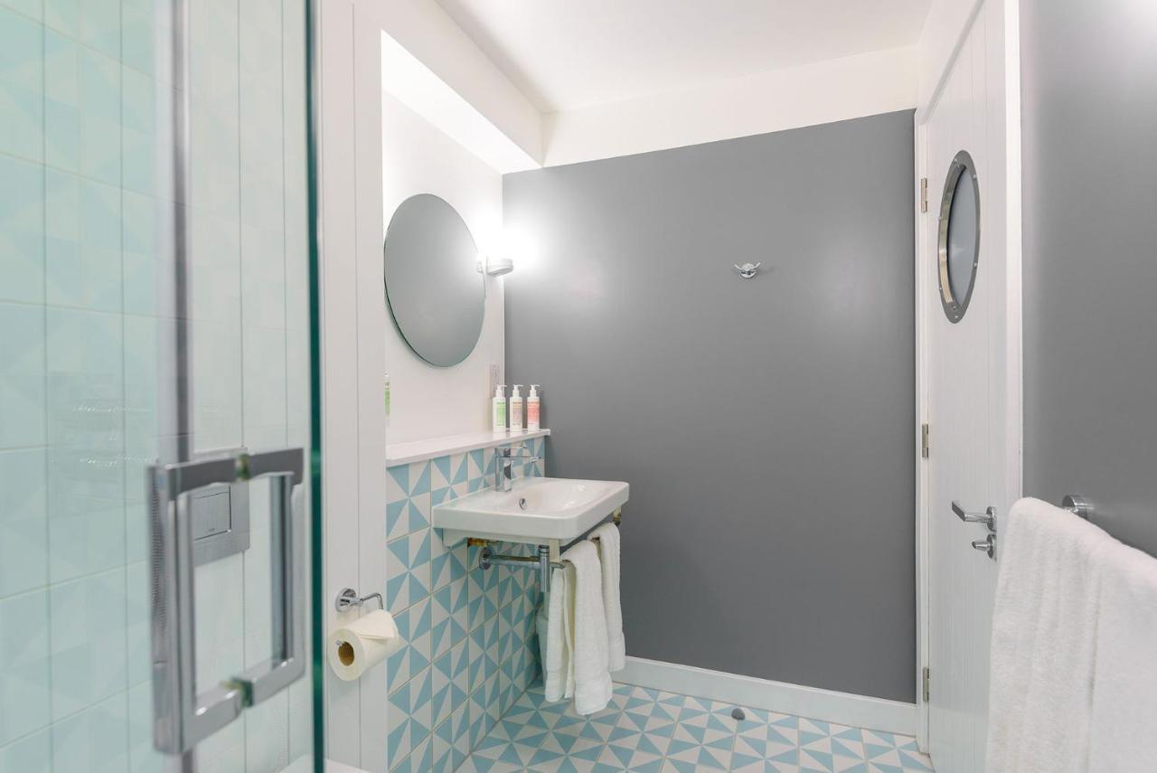 Room2 Hometel 4*