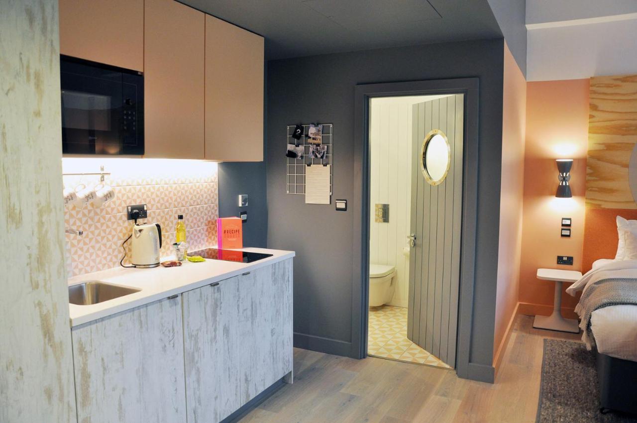 Room2 Hometel 4*