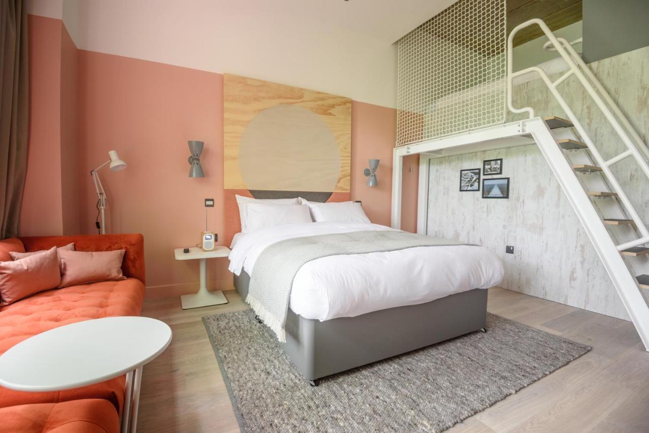 Room2 Hometel 4*