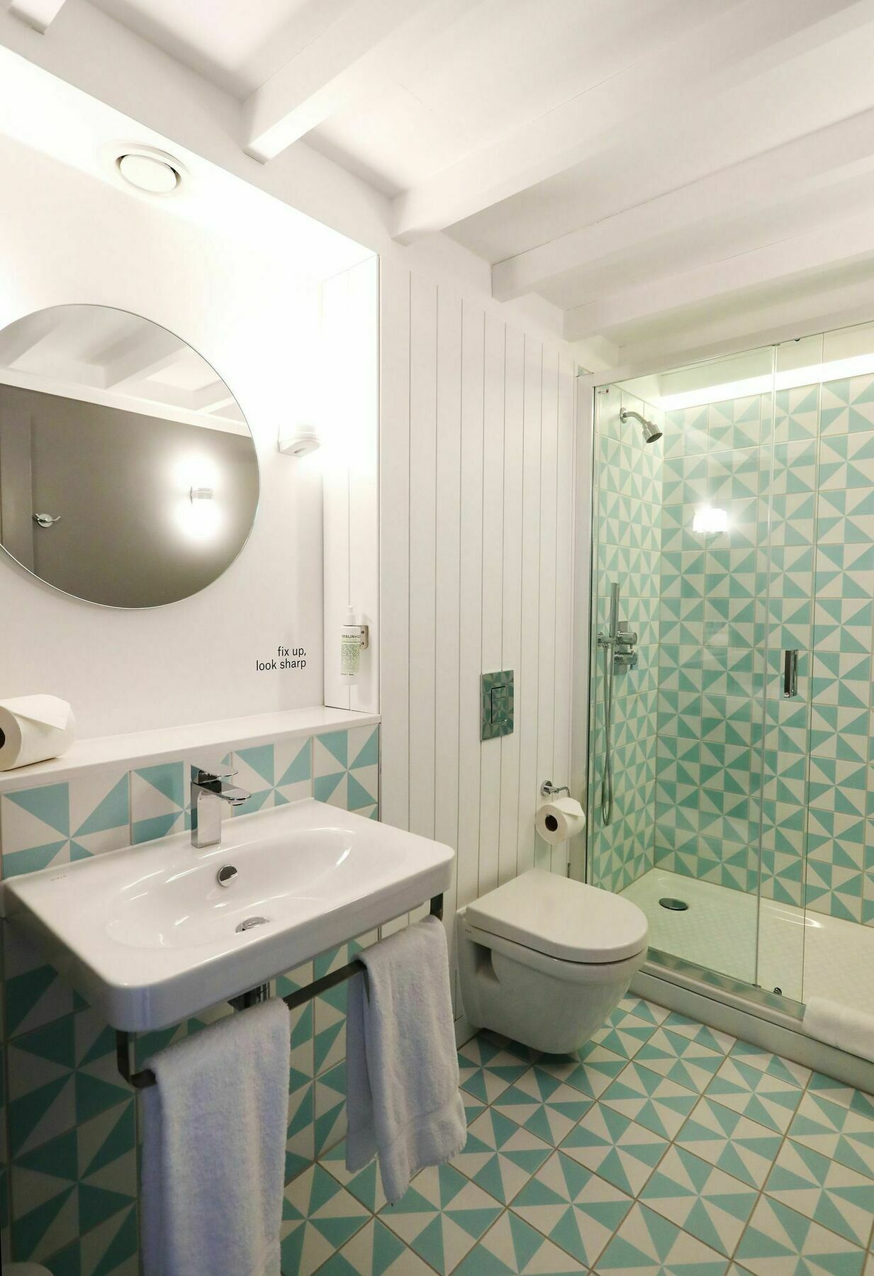 Room2 Hometel 4*
