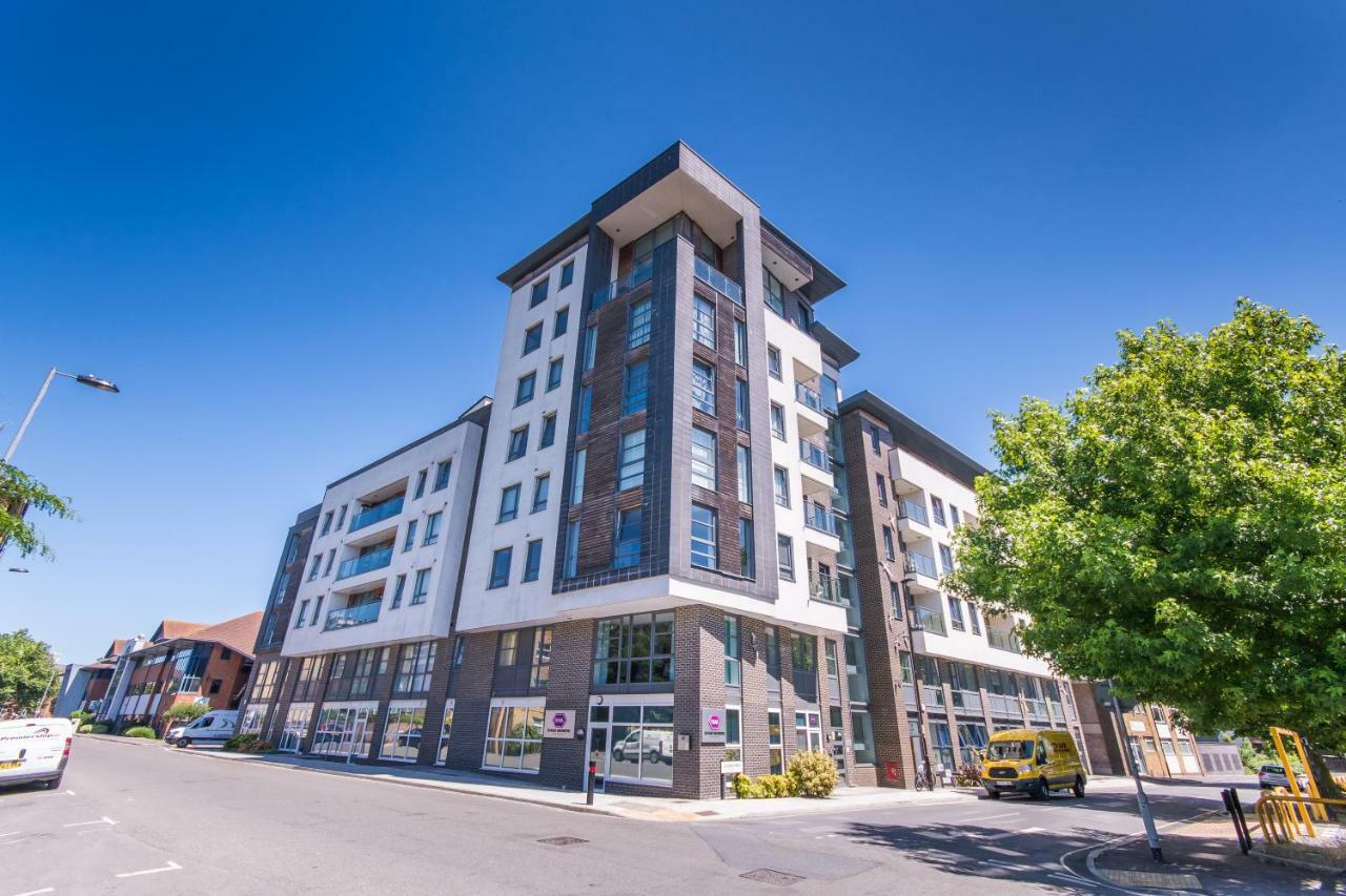 Town Or Country - Empress Heights Apartment
