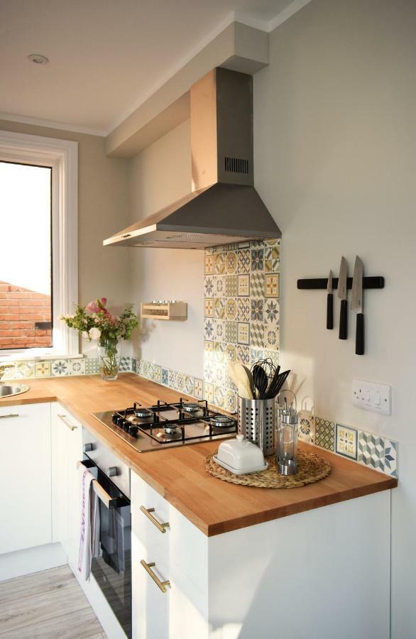 Charming Three Bed Near Centre And Hospital