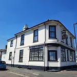 Flat 3 Lovely Spacious Apartment Available For Guests Parking Wifi