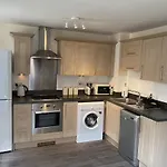 Stylish Two Bed City Apartment With Secure Parking
