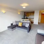 Dgl Properties Serviced Accommodation Southampton 2 Bedroom Apartment Ocean Village