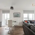 2 Bedroom Apartment Chapel Riverside At Goshen Property Serviced Accommodation Southampton, Free Wifi & Parking