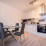 Best Price - Superb Southampton City Apartments, Single Beds Or King Size & Sofabed - Amazing Location Close To Mayflower Theatre Free Parking