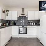 Charming Cosy Getaway Ideal For Leisure & Business
