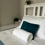 Three Bedroom City Home With Garden