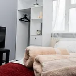 Shirley House 2, Self Catering Guest House, Self Check In, Smart Locks, 10 Min Walk To Southampton General, Aspire And Princess Anne Hospitals, Access To Fully Equipped Kitchen, Excellent Transport Links, Ideal For Longer Stays And Hospital Shifts