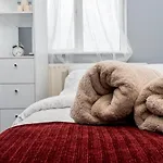 Shirley House 2, Self Catering Guest House, Self Check In, Smart Locks, 10 Min Walk To Southampton General, Aspire And Princess Anne Hospitals, Access To Fully Equipped Kitchen, Excellent Transport Links, Ideal For Longer Stays And Hospital Shifts