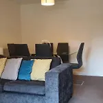 Best Price!Superb City Centre 2Bd Apartment, 1 Double Bed, 2 Singles Or Superking, Sofabed, Smart Tv & Free Secure Parking