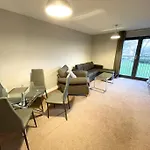 Best Price! Huge 1 Bed Apartment, City Centre, Single Beds Or Super King, Sofabed & Free Secure Parking